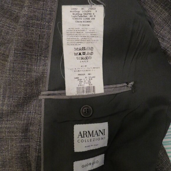 Armani Collezioni Gray/Tan Wool/Viscose Sport Coat. Size 44R. Made in Italy. - Picture 3 of 3